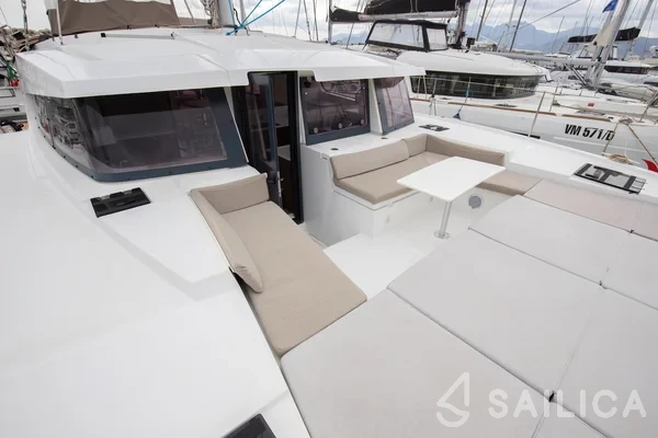 Bali 4.2 - Yacht Charter Sailica
