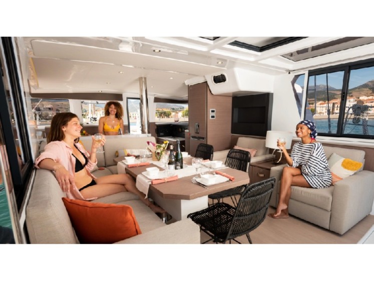 Bali 4.2 - Yacht Charter Sailica