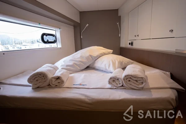 Bali 4.2 - Yacht Charter Sailica
