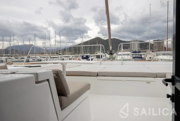 Bali 4.2 - Yacht Charter Sailica