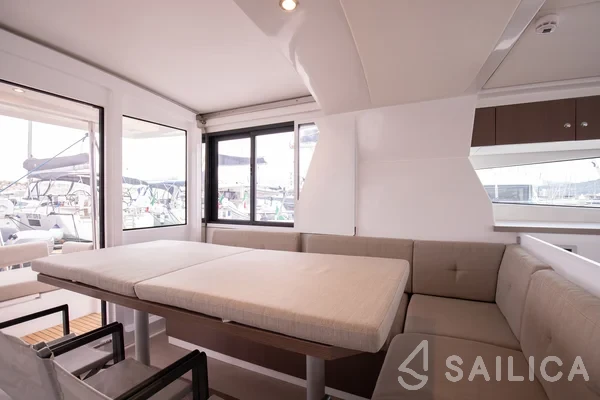 Bali 4.2 - Yacht Charter Sailica
