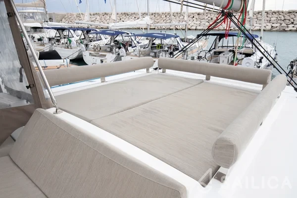 Bali 4.2 - Yacht Charter Sailica
