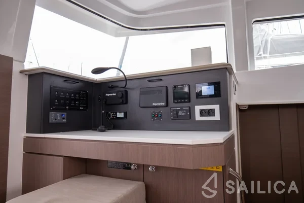 Bali 4.2 - Yacht Charter Sailica