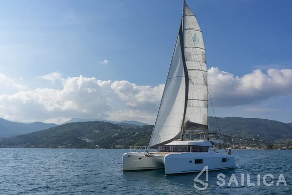 Lagoon 42 - Yacht Charter Sailica