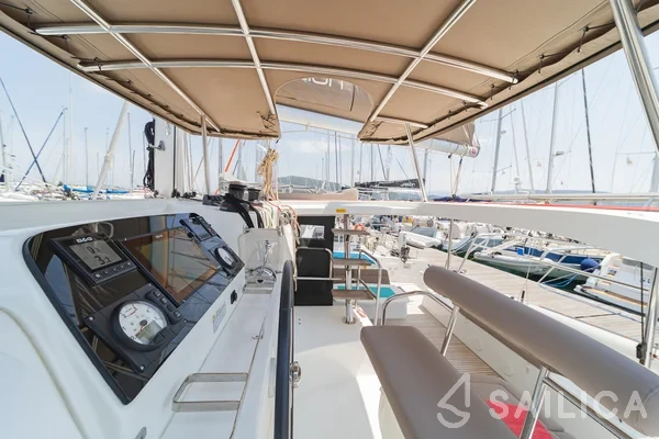 Lagoon 42 - Yacht Charter Sailica