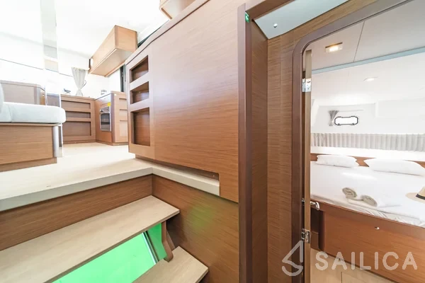Lagoon 42 - Yacht Charter Sailica