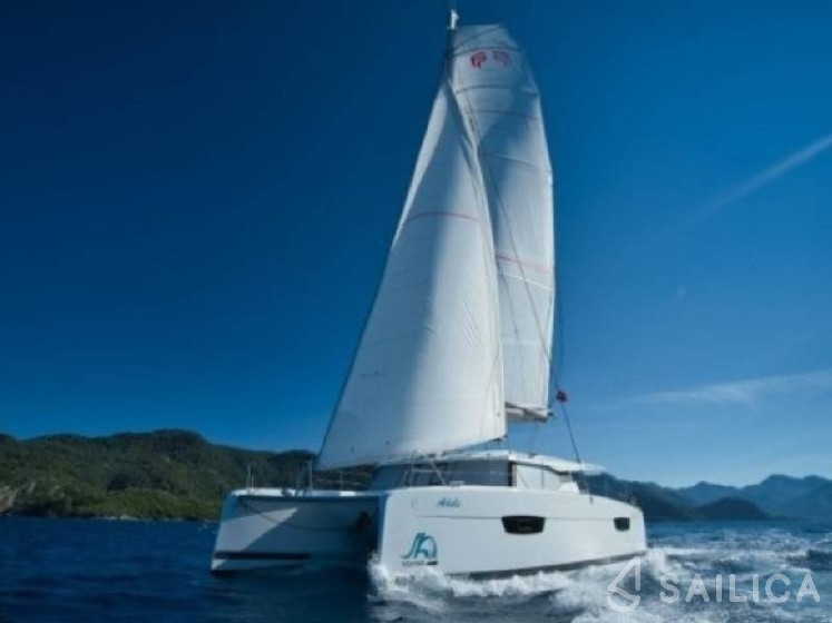 Astréa 42 - Yacht Charter Sailica