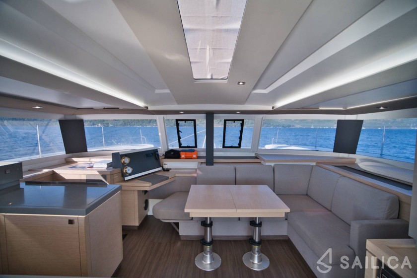 Astréa 42 - Yacht Charter Sailica