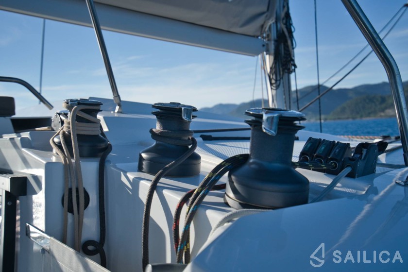 Astréa 42 - Yacht Charter Sailica