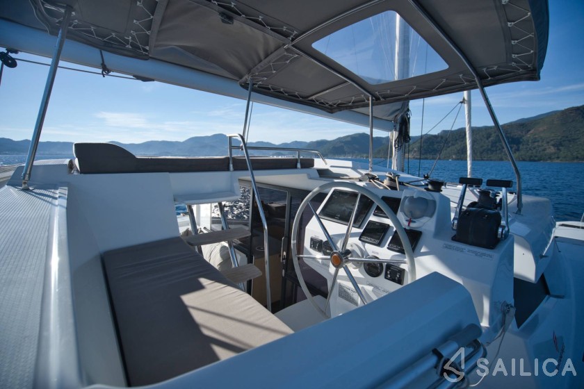 Astréa 42 - Yacht Charter Sailica