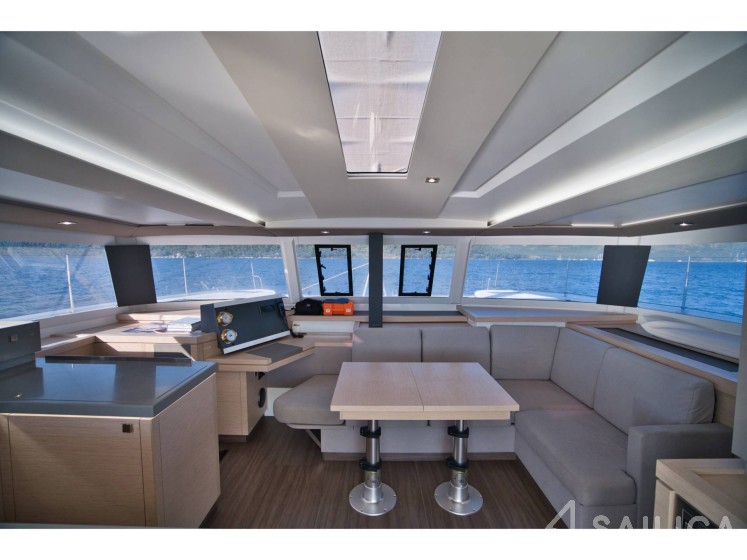 Astréa 42 - Yacht Charter Sailica