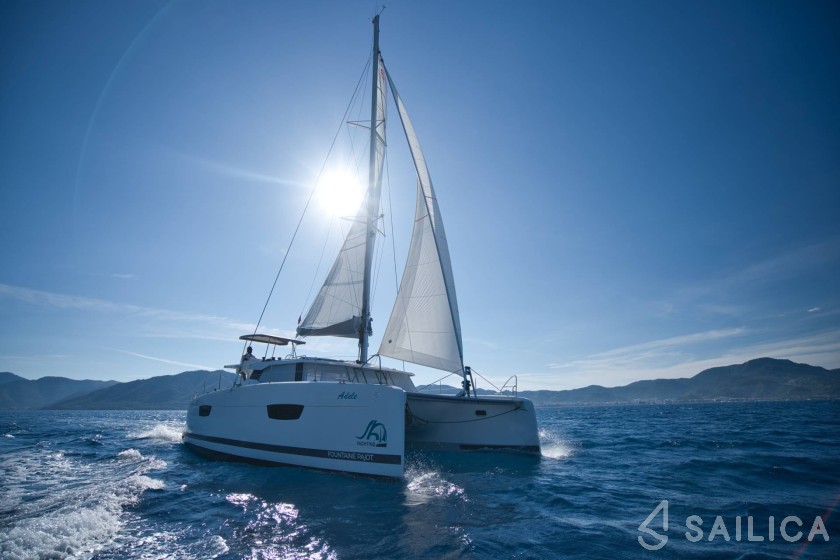 Astréa 42 - Yacht Charter Sailica