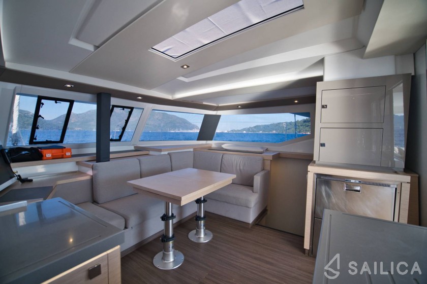 Astréa 42 - Yacht Charter Sailica