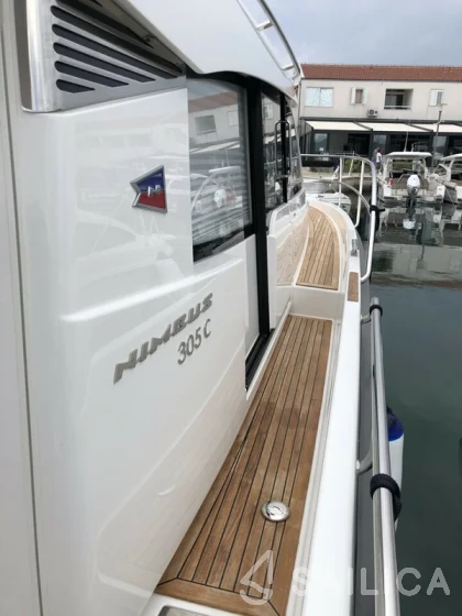 Nimbus 305 Coupe - Yacht Charter Sailica