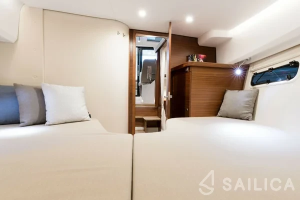 Nimbus 305 Coupe - Yacht Charter Sailica