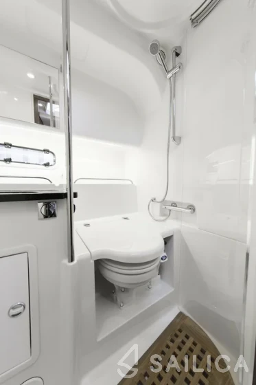 Nimbus 305 Coupe - Yacht Charter Sailica