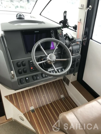Nimbus 305 Coupe - Yacht Charter Sailica