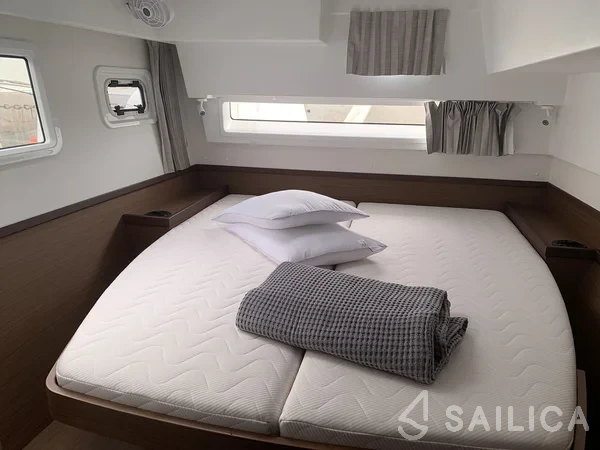 Lagoon 42 - Yacht Charter Sailica