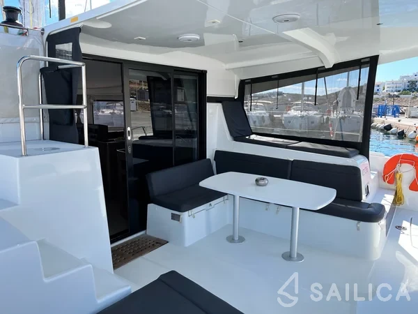 Lagoon 42 - Yacht Charter Sailica