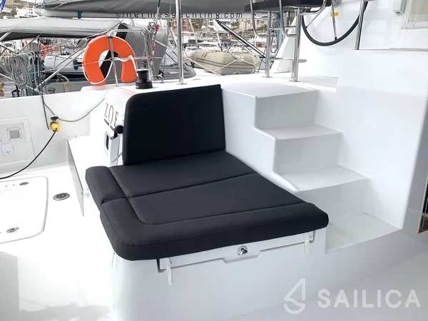 Lagoon 42 - Yacht Charter Sailica