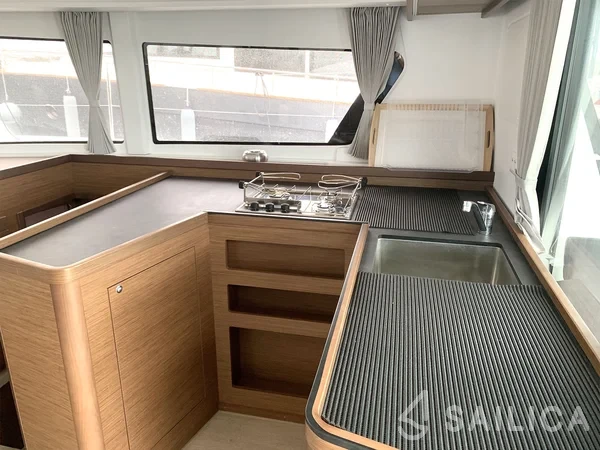 Lagoon 42 - Yacht Charter Sailica
