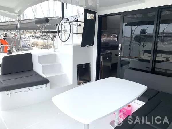 Lagoon 42 - Yacht Charter Sailica
