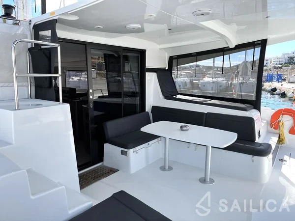 Lagoon 42 - Yacht Charter Sailica