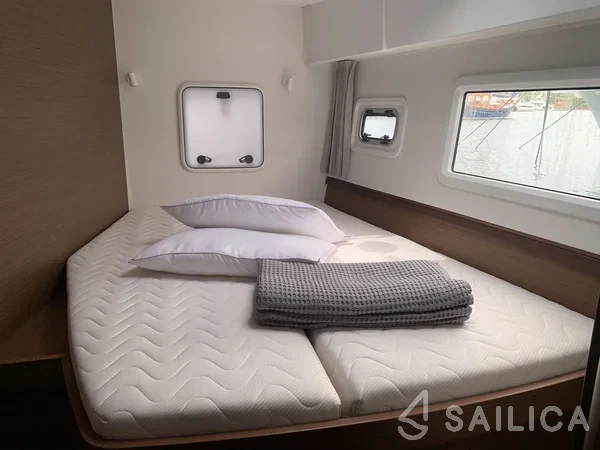 Lagoon 42 - Yacht Charter Sailica