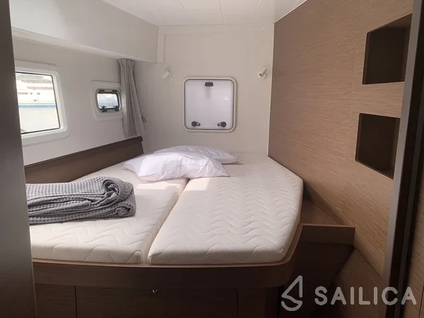 Lagoon 42 - Yacht Charter Sailica