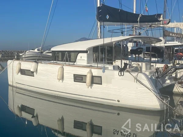 Lagoon 40 - Photo #51 Lagoon 40 - Yacht Charter Sailica