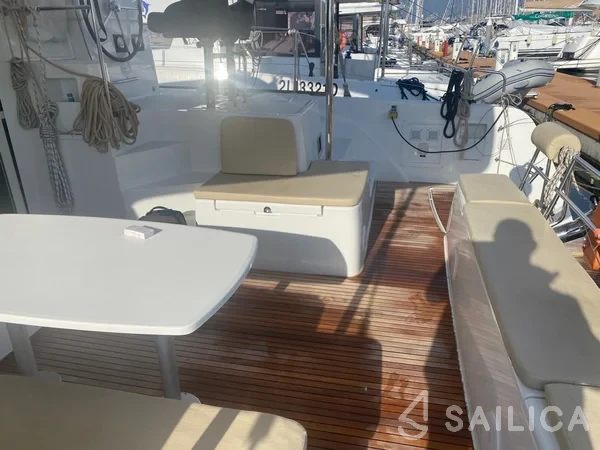 Lagoon 40 - Photo #64 Lagoon 40 - Yacht Charter Sailica