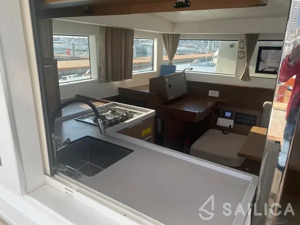 Lagoon 40 - Photo #55 Lagoon 40 - Yacht Charter Sailica