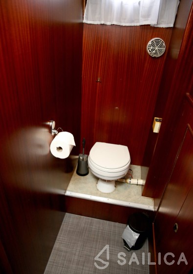 Merenpoort 1100s - Yacht Charter Sailica