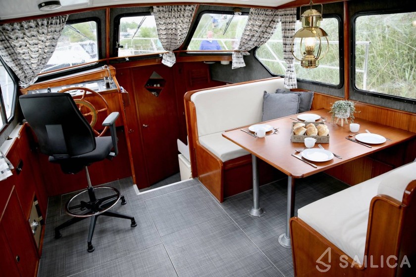 Merenpoort 1100s - Yacht Charter Sailica