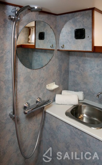 Merenpoort 1100s - Yacht Charter Sailica