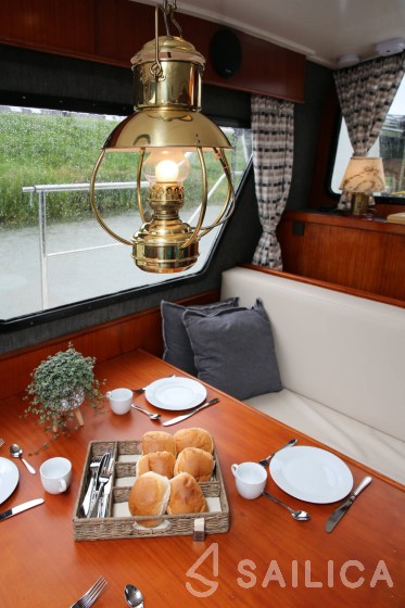 Merenpoort 1100s - Yacht Charter Sailica
