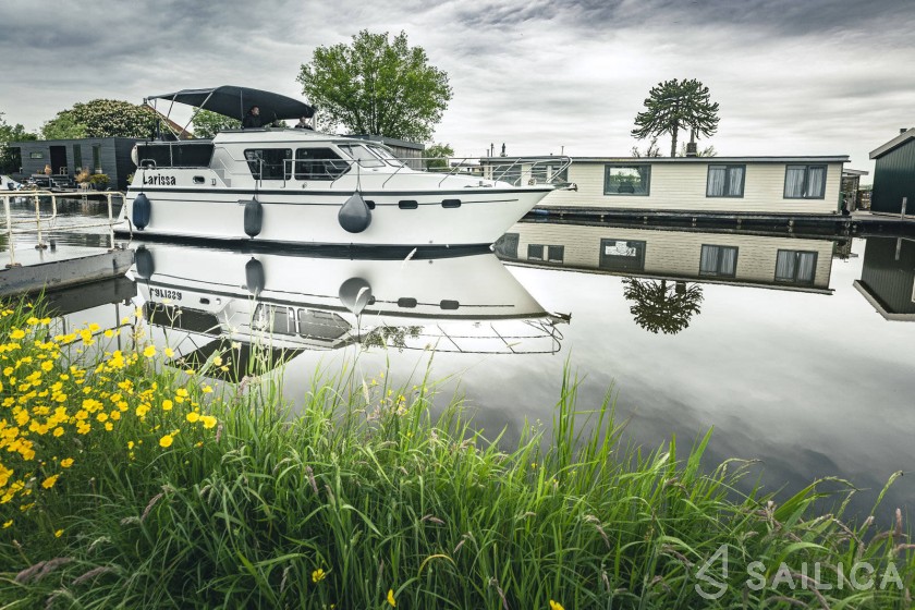 Merenpoort 1100s - Yacht Charter Sailica