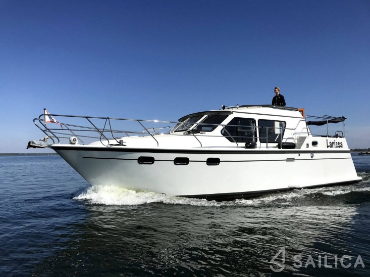 Merenpoort 1100s - Yacht Charter Sailica