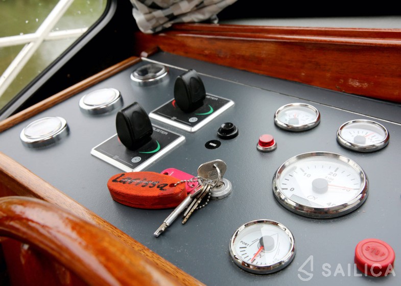 Merenpoort 1100s - Yacht Charter Sailica