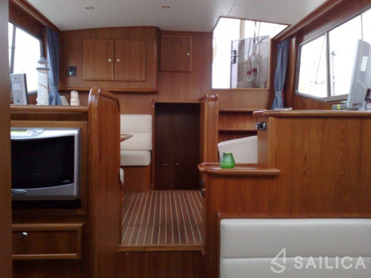 De Drait Advantage 42 - Yacht Charter Sailica