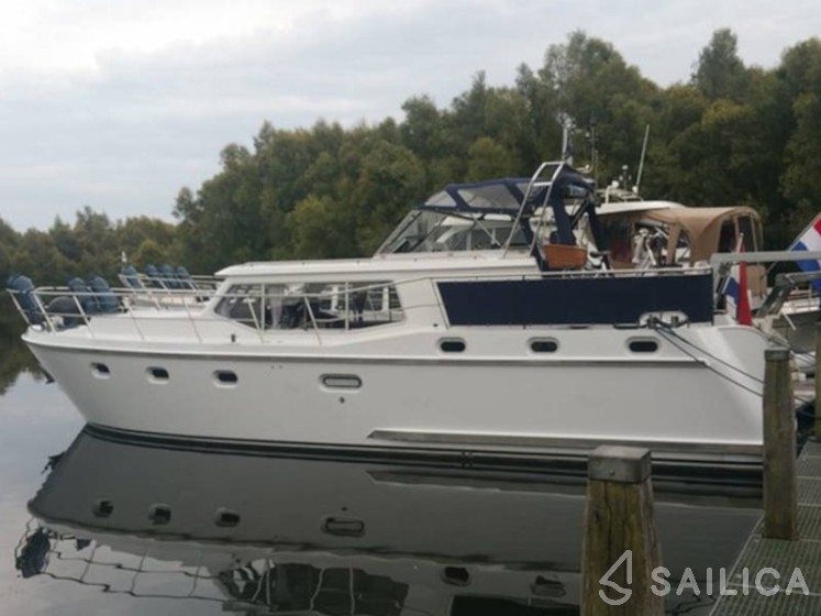 De Drait Advantage 42 - Yacht Charter Sailica