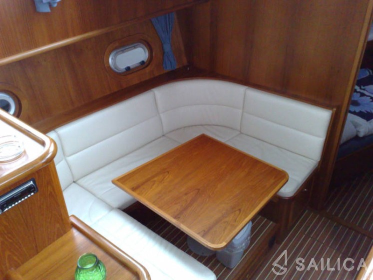 De Drait Advantage 42 - Yacht Charter Sailica