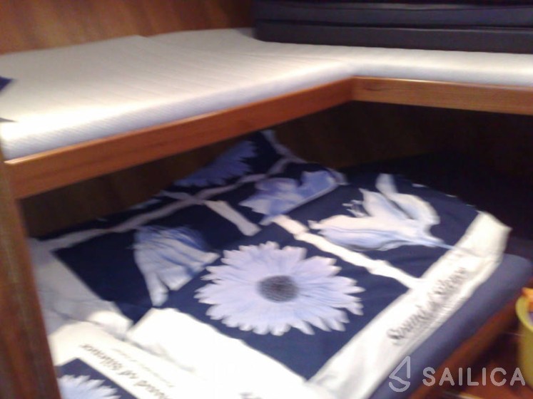 De Drait Advantage 42 - Yacht Charter Sailica