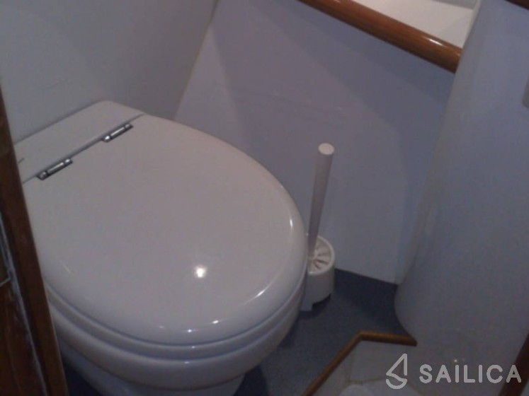 De Drait Advantage 42 - Yacht Charter Sailica