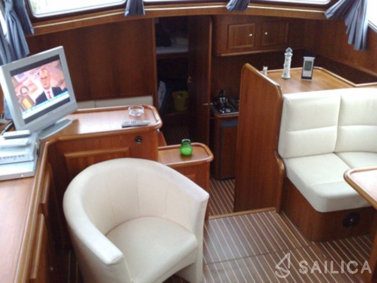 De Drait Advantage 42 - Yacht Charter Sailica