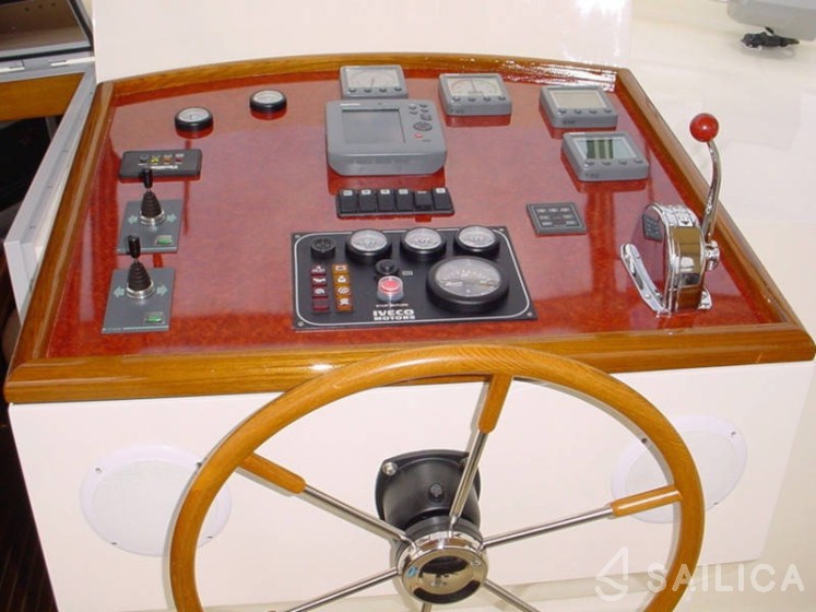 De Drait Advantage 42 - Yacht Charter Sailica