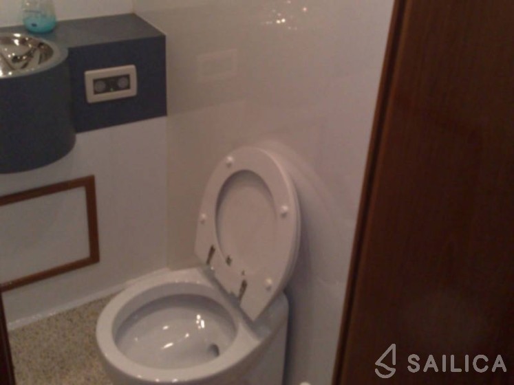 De Drait Advantage 42 - Yacht Charter Sailica