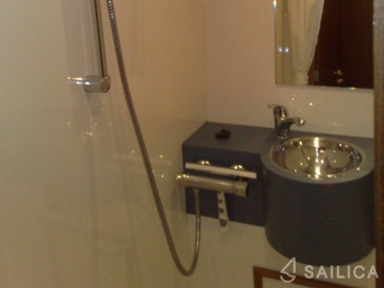 De Drait Advantage 42 - Yacht Charter Sailica