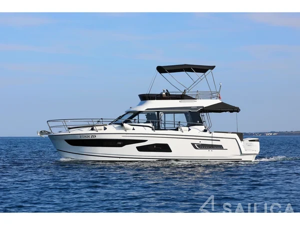 Merry Fisher 1095 FLY - Yacht Charter Sailica