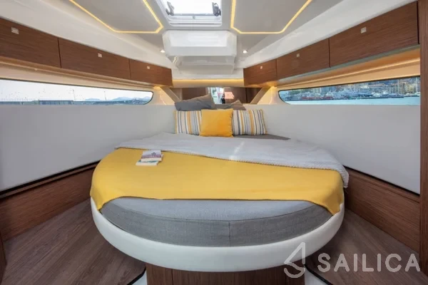 Merry Fisher 1095 FLY - Yacht Charter Sailica